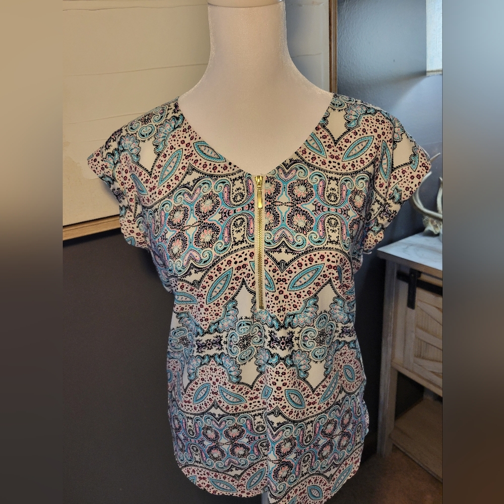 Express Cream Paisley Zip-Front Cap-Sleeve Blouse with Turquoise Accents